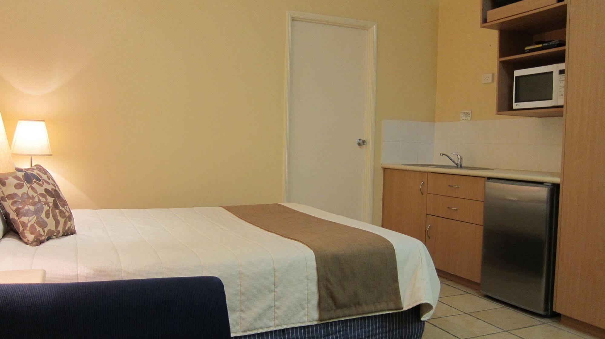 Dalby Mid Town Motor Inn Екстер'єр фото